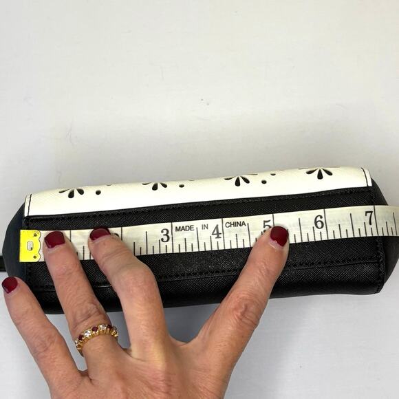 Vera Bradley Laser Cut Flowerlines Wristlet Black White Faux Leather NWOT - Picture 11 of 13